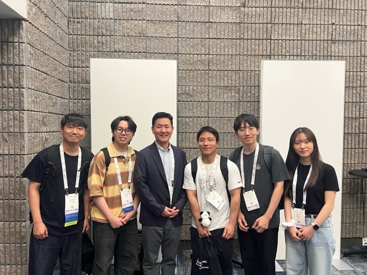Group photo inside the ICRA 2025 conference venue.