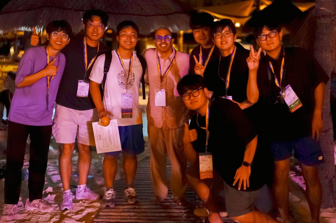 Evening group photo at UbiComp 2023.